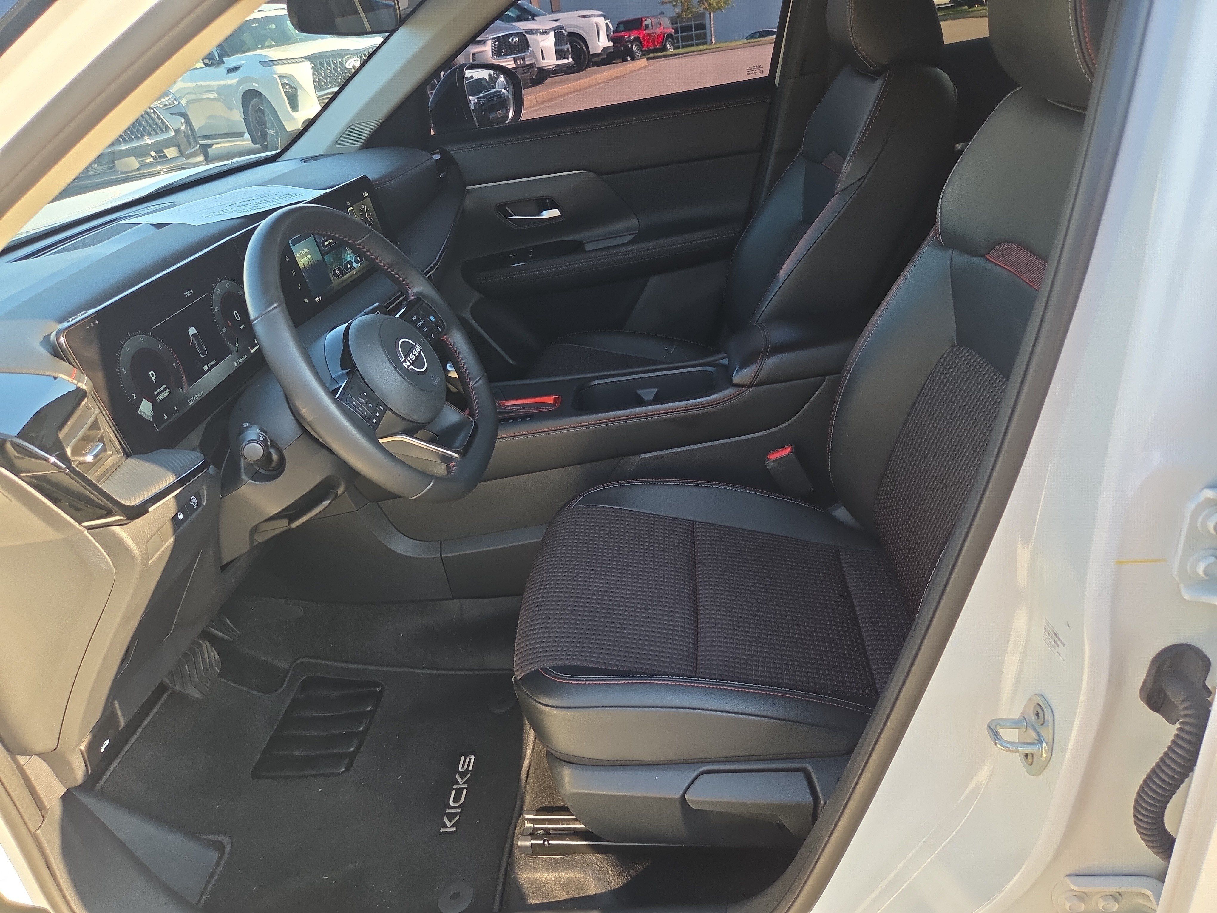 Used 2025 Nissan Kicks SR FWD image 5