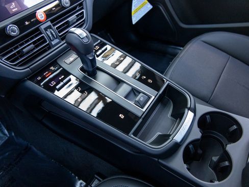 New 2026 Porsche Macan image 37
