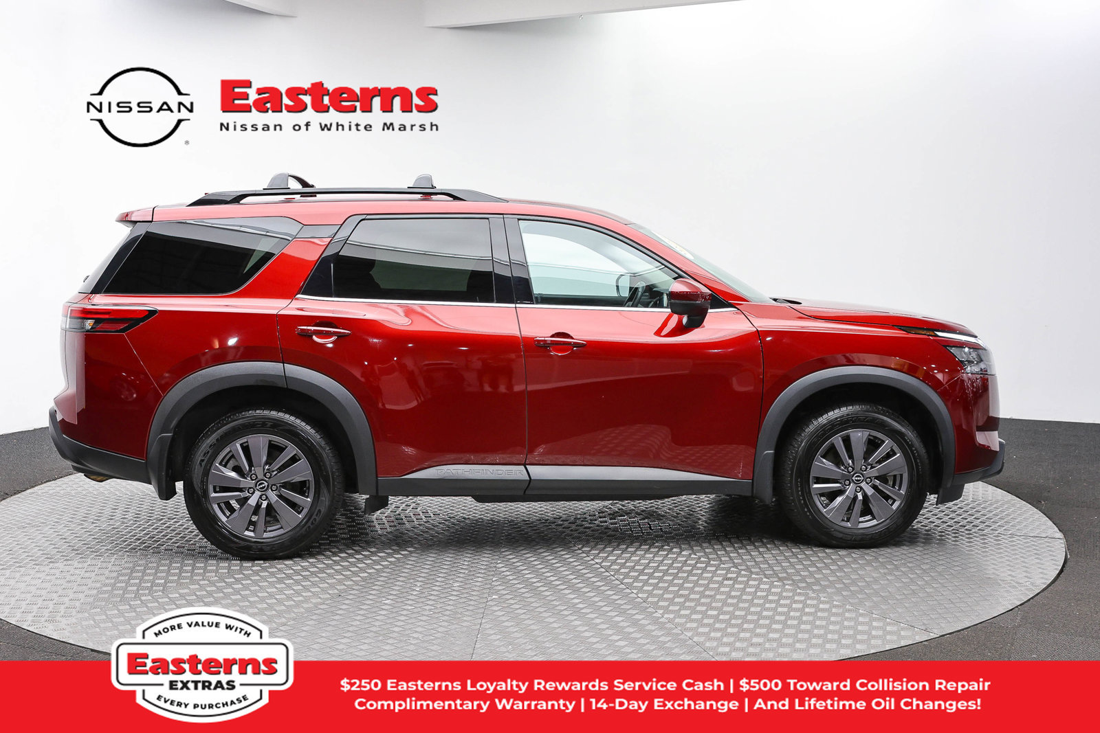 Used 2023 Nissan Pathfinder SV AWD/4WD image 3