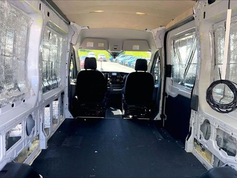 Used 2024 Ford Transit 250 148 Medium Roof Extended AWD image 3
