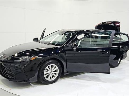 Used 2025 Toyota Camry LE FWD image 30