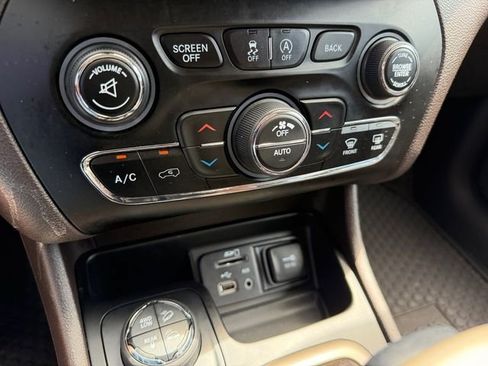 Used 2016 Jeep Cherokee Trailhawk w/ Comfort/Convenience Group AWD/4WD image 23