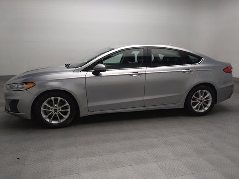 Used 2020 Ford Fusion SE FWD image 2