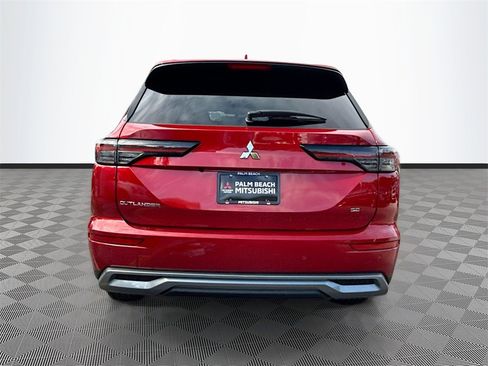 New 2025 Mitsubishi Outlander SE image 6
