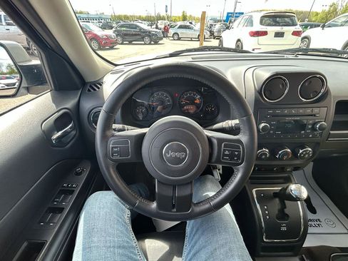 Used 2016 Jeep Patriot High Altitude AWD/4WD image 28
