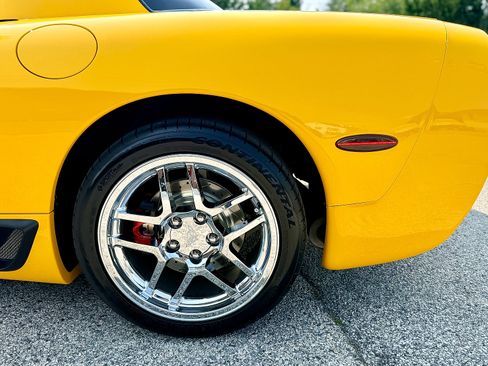 Used 2004 Chevrolet Corvette Z06 w/ Memory Package RWD image 18