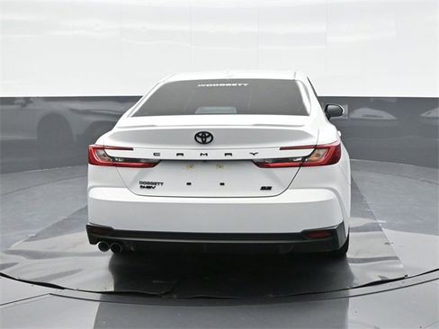 Used 2025 Toyota Camry SE w/ Convenience Package image 11