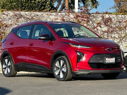 Used 2023 Chevrolet Bolt EUV LT w/ Convenience Package image 2