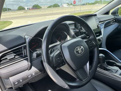 Used 2021 Toyota Camry XSE image 15