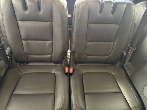 Used 2015 Ford Explorer XLT w/ Equipment Group 202A AWD/4WD image 15