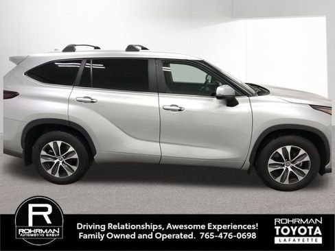 Used 2024 Toyota Highlander XLE image 8