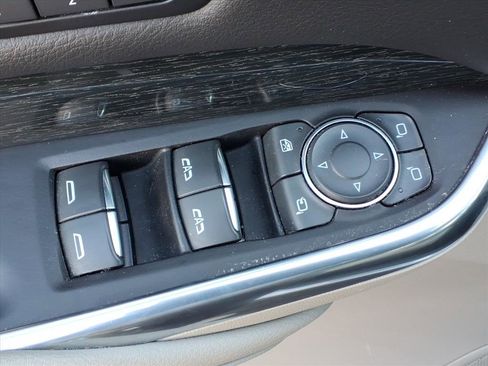 Used 2022 Cadillac XT4 Premium Luxury w/ Cold Weather Package image 17