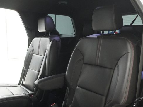 Used 2023 Chevrolet Traverse RS FWD image 32