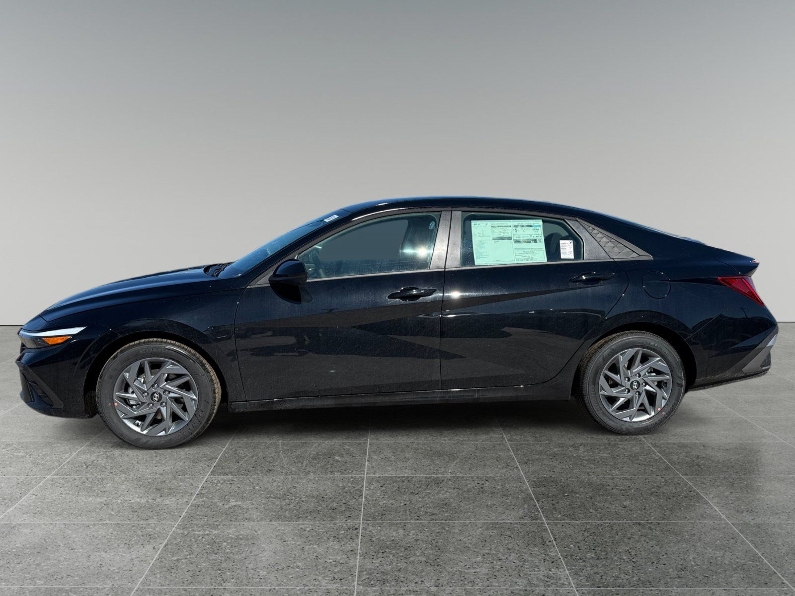 New 2026 Hyundai Elantra Hybrid FWD image 2