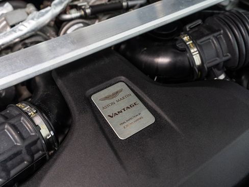 Used 2021 Aston Martin V8 Vantage Roadster RWD image 61