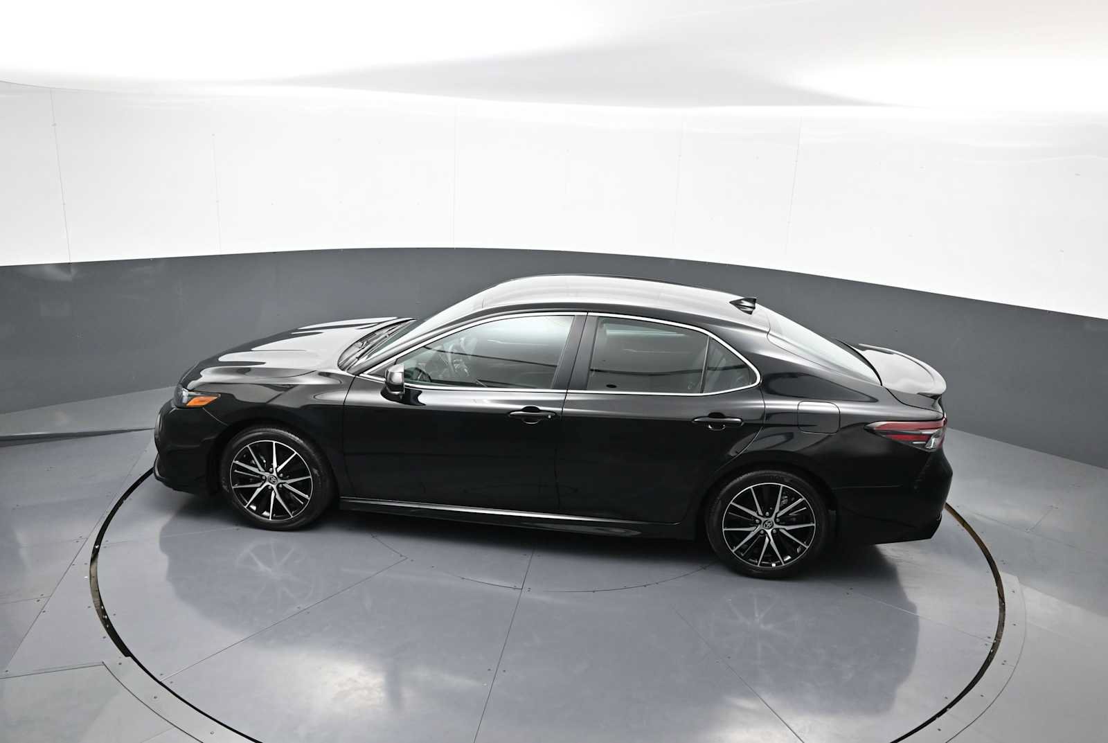 Used 2024 Toyota Camry SE AWD/4WD image 40