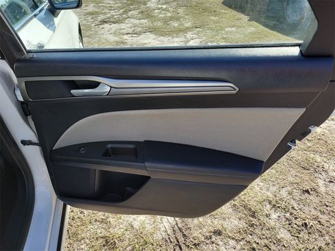 Used 2018 Ford Fusion S image 32