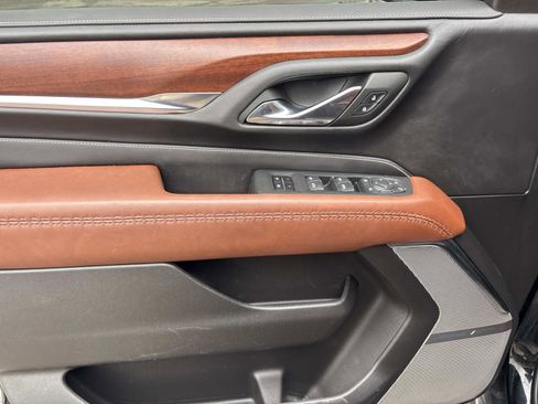 Used 2023 GMC Yukon Denali Ultimate image 12