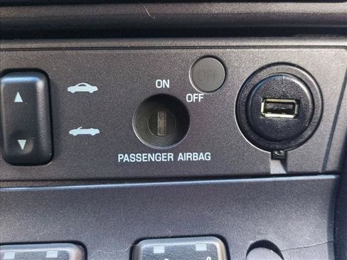 Used 2005 Ford Thunderbird RWD image 20