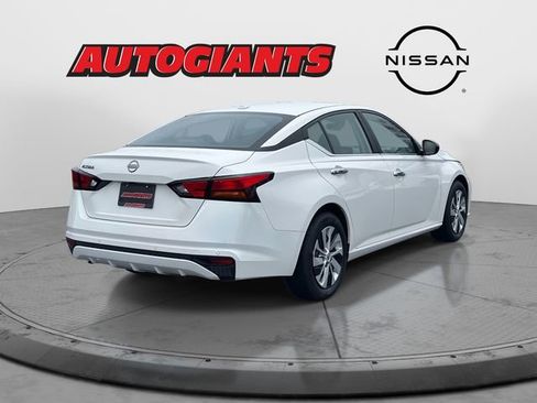 Used 2025 Nissan Altima 2.5 S image 2