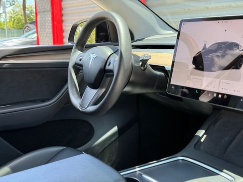 Used 2023 Tesla Model Y AWD image 24