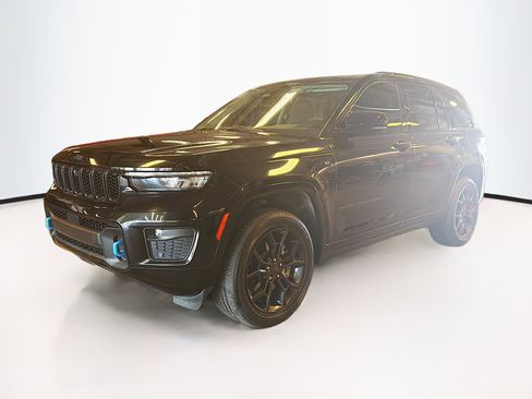 Used 2023 Jeep Grand Cherokee 30th Anniversary image 3
