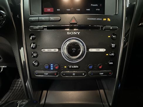 Used 2018 Ford Explorer Platinum AWD/4WD image 30
