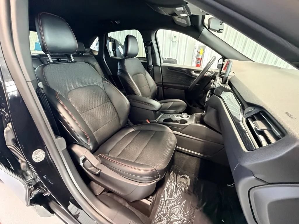Used 2025 Ford Escape ST-Line Select AWD/4WD image 39