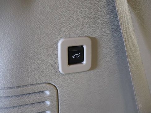 Used 2013 Ford Expedition Limited image 31