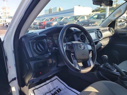 Used 2016 Toyota Tacoma SR image 10