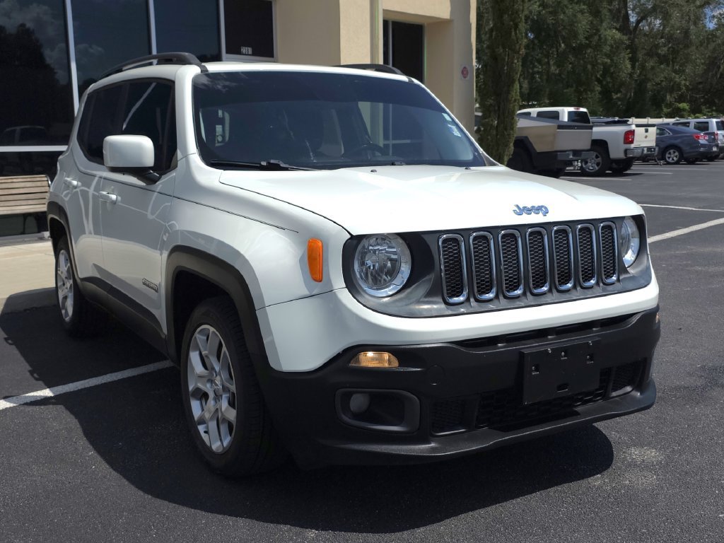 Used 2016 Jeep Renegade Latitude FWD image 3