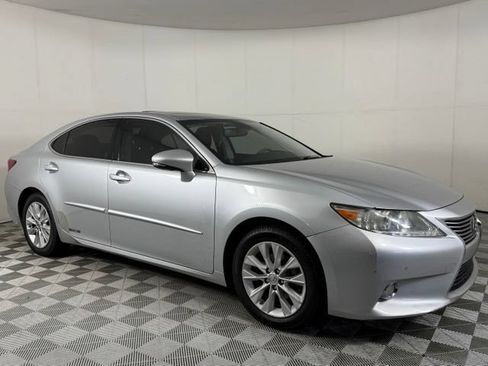 Used 2013 Lexus ES 300h w/ Luxury Pkg FWD image 10