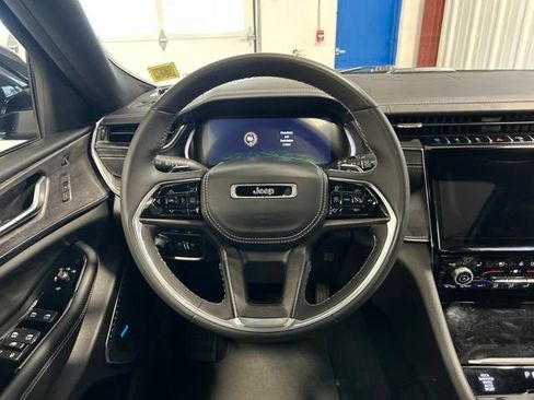 Used 2023 Jeep Grand Cherokee Overland w/ Luxury Tech Group IV AWD/4WD image 15