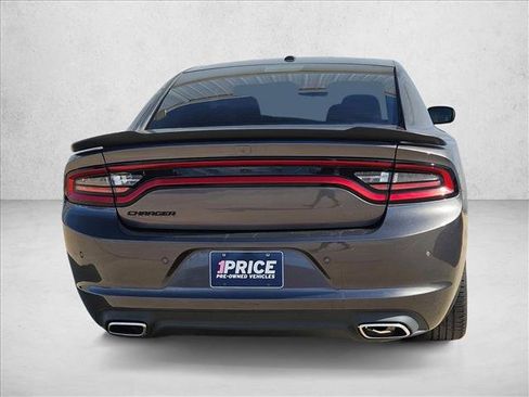 Used 2022 Dodge Charger SXT w/ Blacktop Package image 4