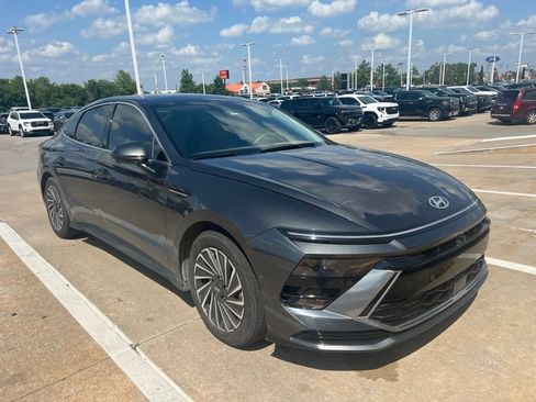 Used 2025 Hyundai Sonata Limited FWD image 8