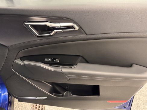 Certified 2025 Kia Sportage SX image 31