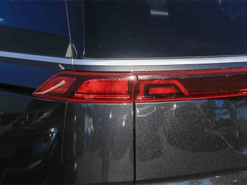 Certified 2024 Kia Carnival EX image 9