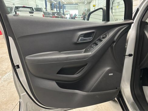 Used 2020 Chevrolet Trax Premier AWD/4WD image 9