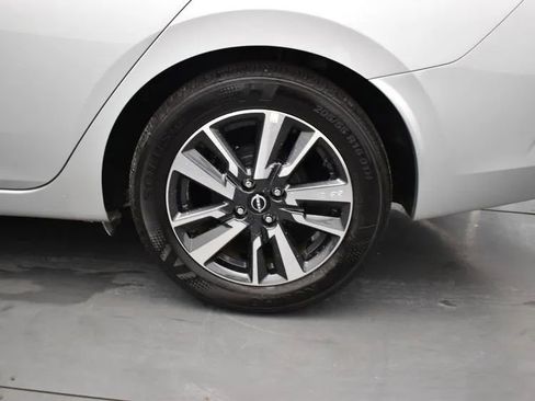 Used 2025 Nissan Versa SV image 32