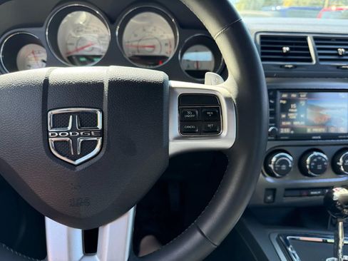Used 2013 Dodge Challenger R/T image 23