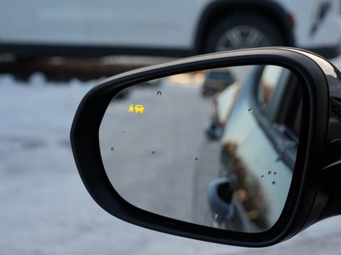 Used 2025 Chevrolet Trax RS w/ Sunroof Package image 34