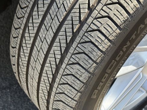 Used 2025 BMW 530i w/ Premium Package image 17