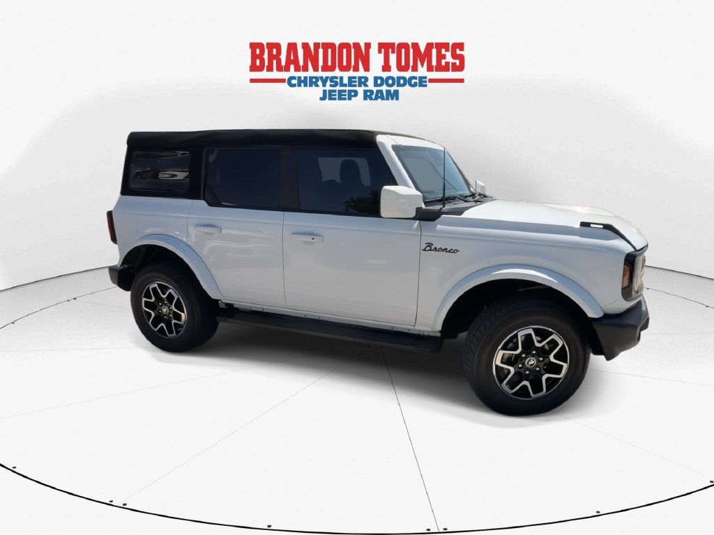 Used 2024 Ford Bronco Outer Banks AWD/4WD image 9