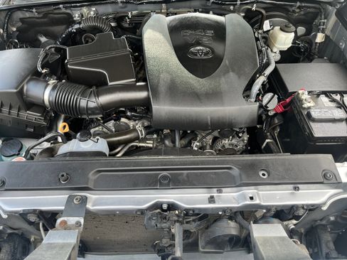 Used 2021 Toyota Tacoma TRD Sport w/ Technology Package AWD/4WD image 29