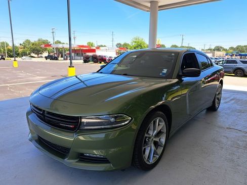 Used 2023 Dodge Charger SXT w/ Plus Group RWD image 3