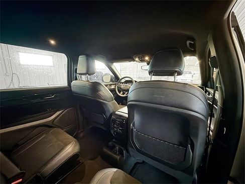 Used 2023 Jeep Grand Cherokee L Laredo image 11