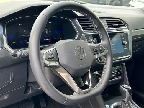 Certified 2023 Volkswagen Tiguan SE w/ Panoramic Sunroof Package FWD image 17