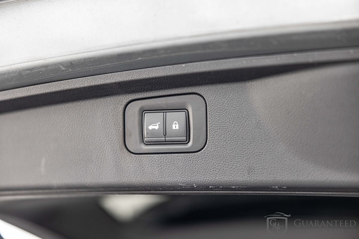 Used 2025 INFINITI QX80 Sensory AWD/4WD image 17