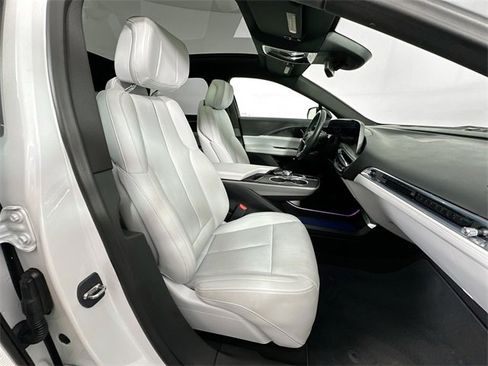 Used 2024 Cadillac Lyriq Luxury image 30