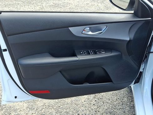 Certified 2022 Kia Forte LXS FWD image 13